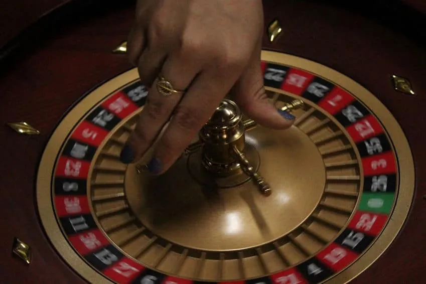 Mesa y entorno visual de una plataforma de ruleta online