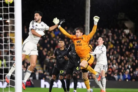 Imagen de un partido entre Fulham y Sunderland, dos clubes vinculados esta temporada a patrocinios de operadores de juego sin licencia en Reino Unido