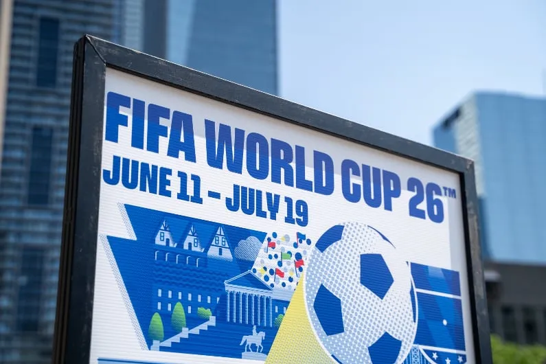 Cartel del Mundial 2026 como imagen principal de una guía de tragamonedas temáticas de fútbol