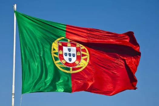 Bandera de Portugal, imagen que acompaña la expansión de Wazdan en el mercado local de juego online