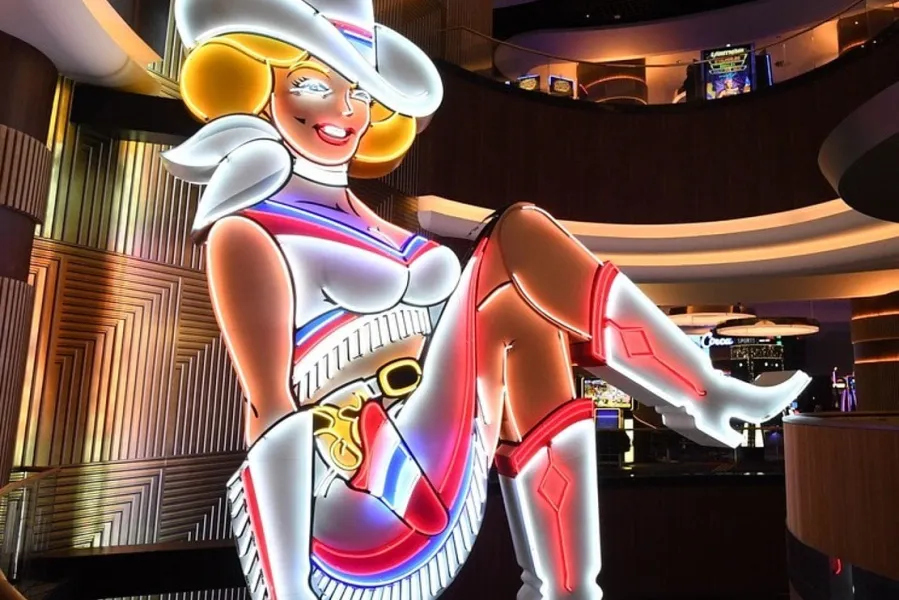 Vegas Vickie instalada actualmente en el lobby del Circa Casino tras su restauración