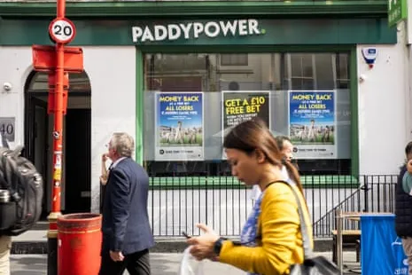 Local de Paddy Power, marca del grupo Flutter, en una imagen vinculada al negocio global de apuestas online