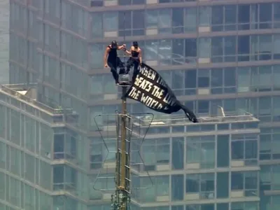 Nolimit City aprovecha un viral del Empire State para poner el foco en su slot Crazy Ex Girlfriend