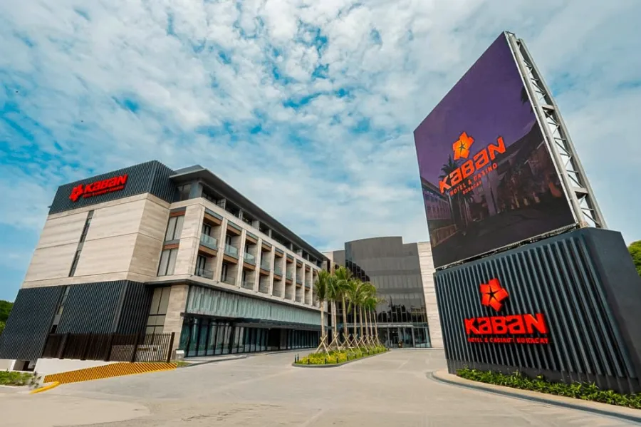 Vista del Kaban Hotel and Casino, el nuevo complejo que marca la llegada del primer casino a Boracay