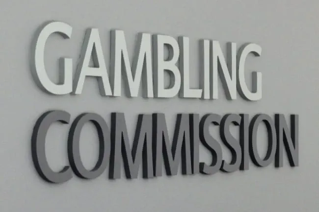 Cartel de la Gambling Commission del Reino Unido, en una imagen vinculada al debate sobre las estadísticas de juego juvenil